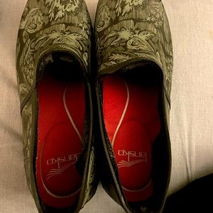 Dansko clogs new without tags